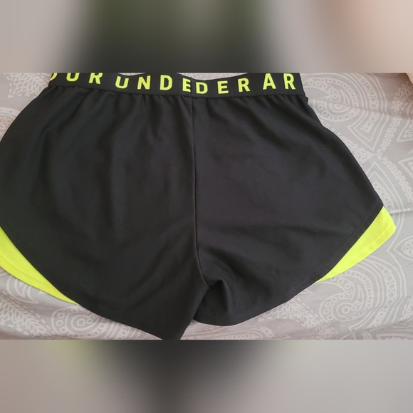 Like new under armour shorts - Picture 2 of 3